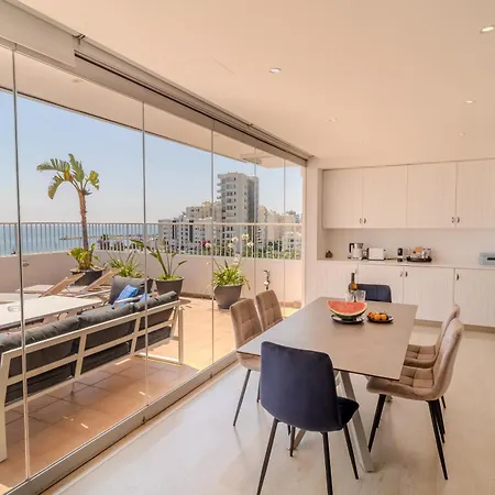 Apartment Blue Penthouse Mackenzie *