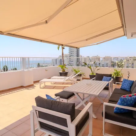 Blue Penthouse Mackenzie Апартаменты *