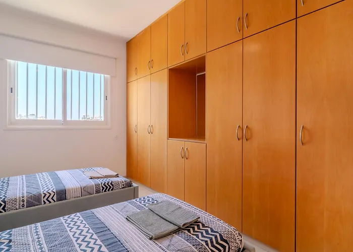 Blue Penthouse Mackenzie Apartment *